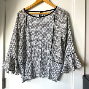 🌸2/$10🌸
LOFT bell sleeve detail top